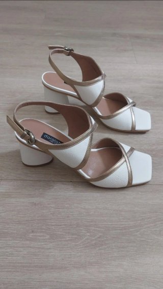 Sandalias Doralati Blancas y Doradas