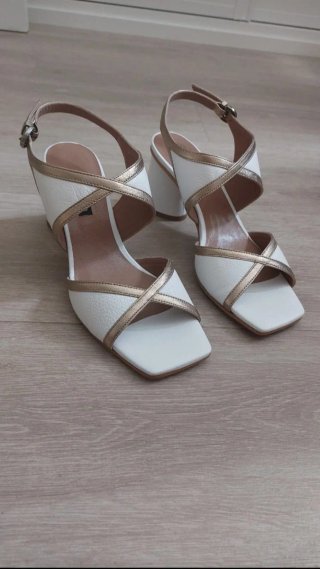Sandalias Doralati Blancas y Doradas