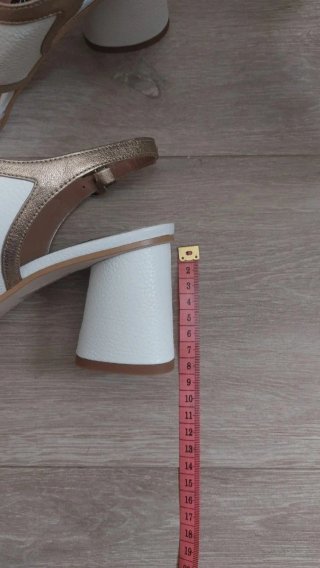 Sandalias Doralati Blancas y Doradas