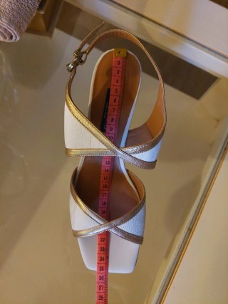 Sandalias Doralati Blancas y Doradas