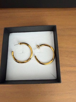 Aros medianos dorados Calvin Klein