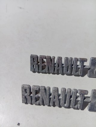 ×2 Emblemas Renault 8