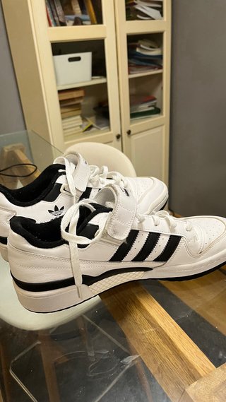 Zapatillas Adidas Forum Blancas y Negras t:45 1/3