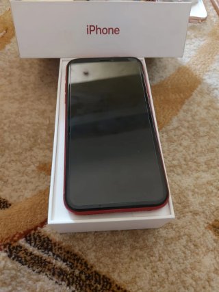 iPhone XR Rosso brillante, 12 custodie e 1 protezione
