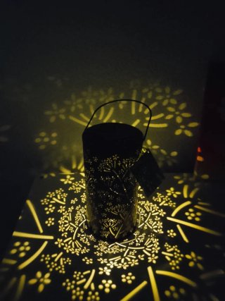 Farol solar decorativo de metal