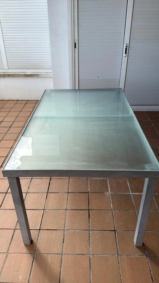 Mesa cristal y 4 sillas exterior