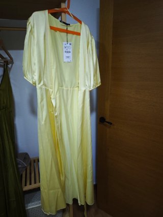 Vestido amarillo Zara