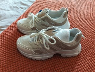 Deportivas mujer beige y blanco