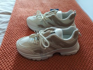 Deportivas mujer beige y blanco
