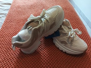 Deportivas mujer beige y blanco