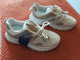 Deportivas mujer beige y blanco