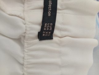 Pantalón blanco de mujer con cinturón