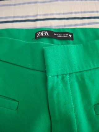 Pantalón Zara verde talla S
