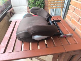 Elevador Cybex Isofix Marrón