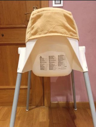 Trona Ikea con cojín