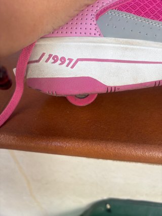 Zapatillas con ruedas niña rosa y gris
