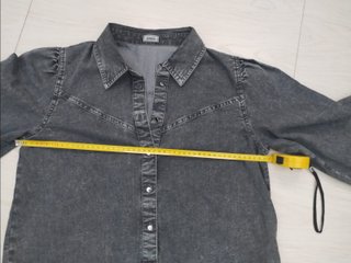 Camisa vaquera moderna cortita, gris Talla 42