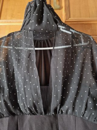 Vestido negro con lunares
