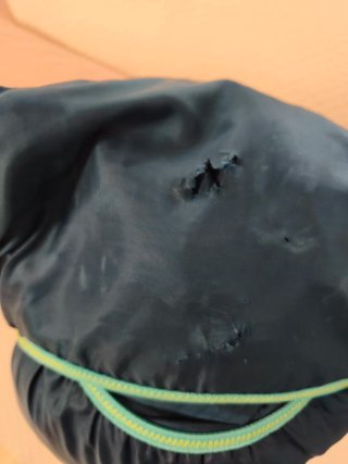 Saco de dormir Decathlon pequeña rotura en funda