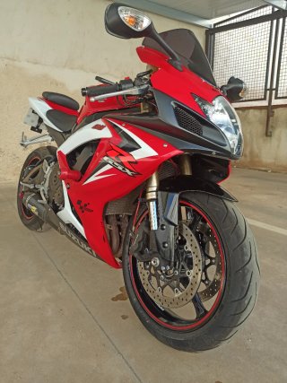 Suzuki GSX-R 600 Roja y Blanca