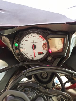 Suzuki GSX-R 600 Roja y Blanca