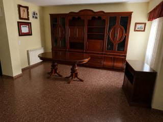 Mesa comedor y mueble de salón madera