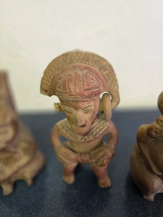 Figuras antiguas de cerámica