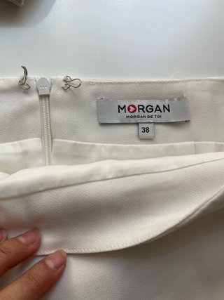 Falda Morgan blanca asimétrica