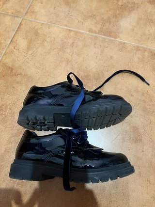 Zapatos Pablosky niña charol azul