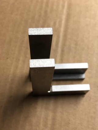 ESCUADRA LISA+C/SOMBRERO 075mm INOX DIN875/0 2P