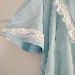 Bata y camisón con encaje blanco, hecho a mano
