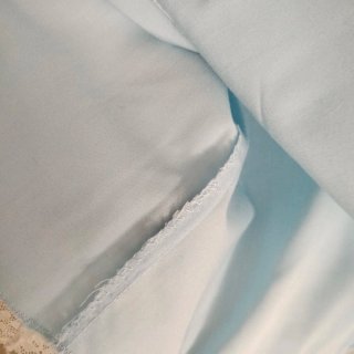 Bata y camisón con encaje blanco, hecho a mano