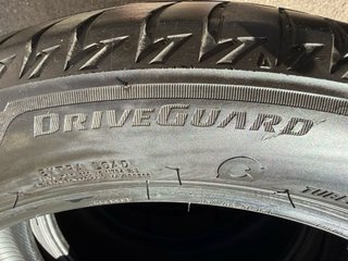 Neumáticos Bridgestone 245/45/18 100Y