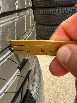 Neumáticos Bridgestone 245/45/18 100Y