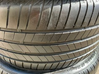 Neumáticos Bridgestone 245/45/18 100Y