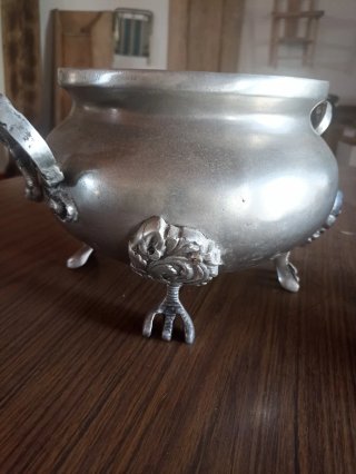 Sopera de estaño con plato