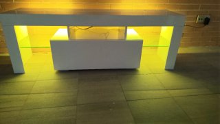 Mesa de TV blanca moderna