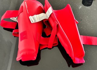 Set Guantes y Protecciones Karate Outshock