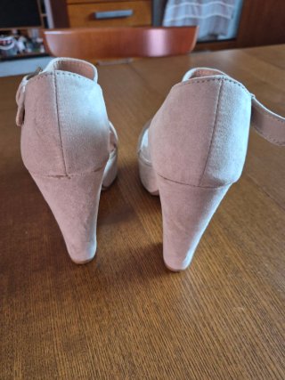 Sandali con tacco beige