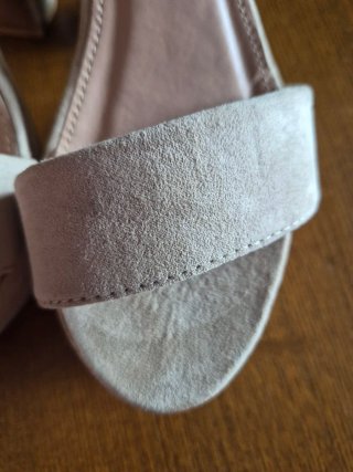 Sandali con tacco beige
