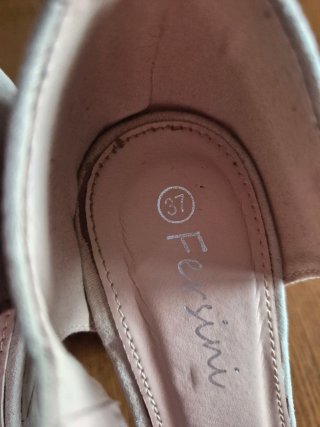 Sandali con tacco beige