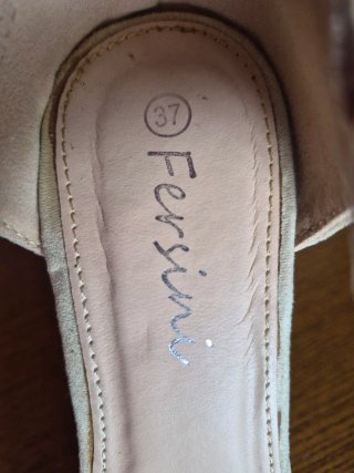 Sandali con tacco beige
