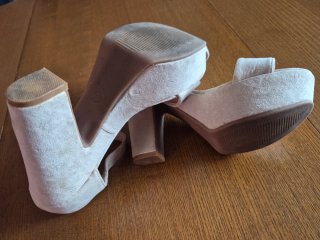 Sandali con tacco beige