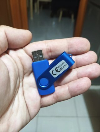 Portachiavi + Penna + Pendrive History