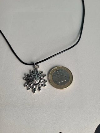 Collar con colgante de eguzkilore