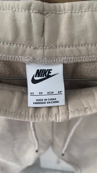 Pantalón chándal Nike beige