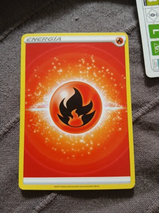 Carta Pokémon Mew VMAX 114/264