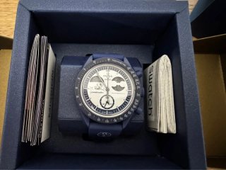 Swatch x Omega Speedmaster Snoopy