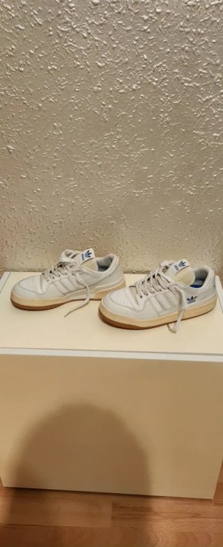Zapatillas Adidas Forum Low Blancas y Azules