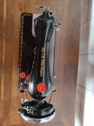 Máquina de coser ALFA antigua